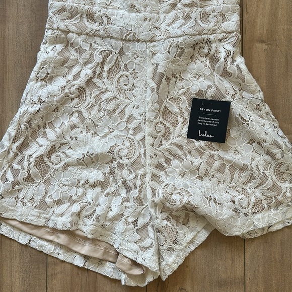 NWT Lulus White Lace All Around Short Romper Sleeveless Sz S - Picture 3 of 6